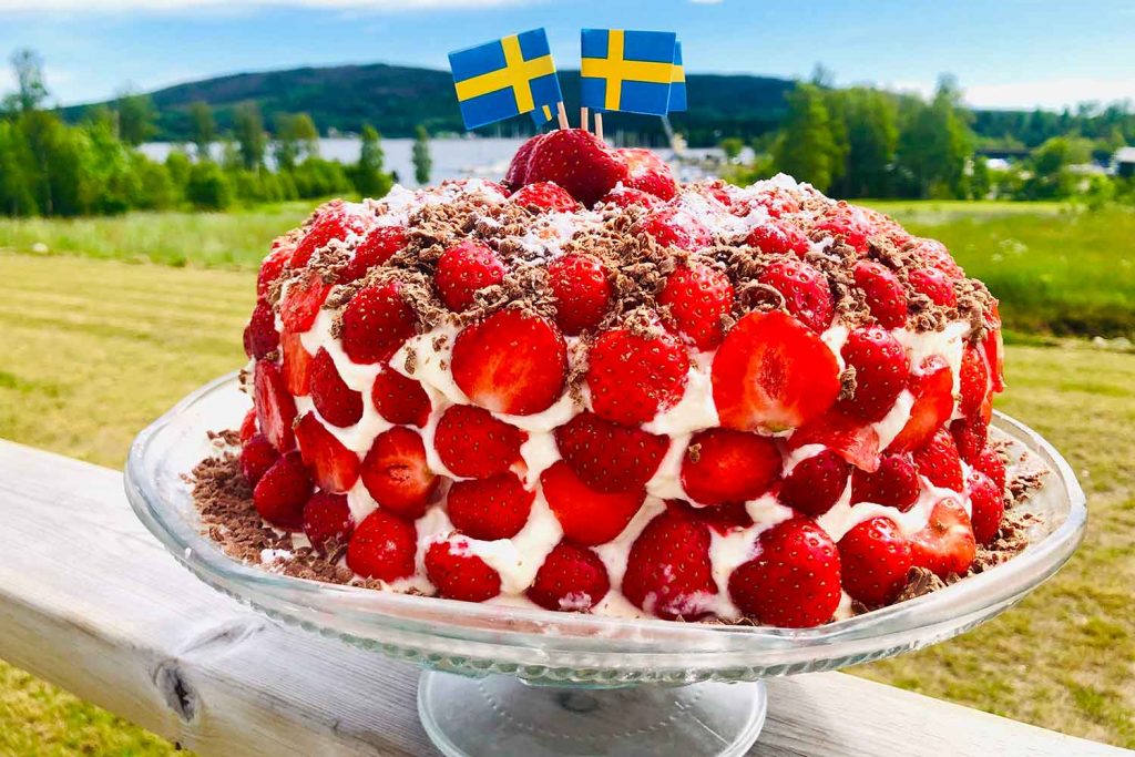 Jordgubbstårta – Strawberry Cake