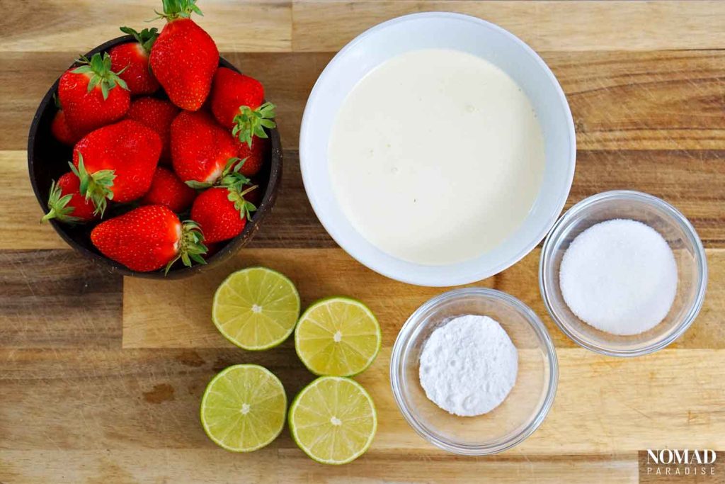 Strawberries and cream (frutillas con crema) ingredients.