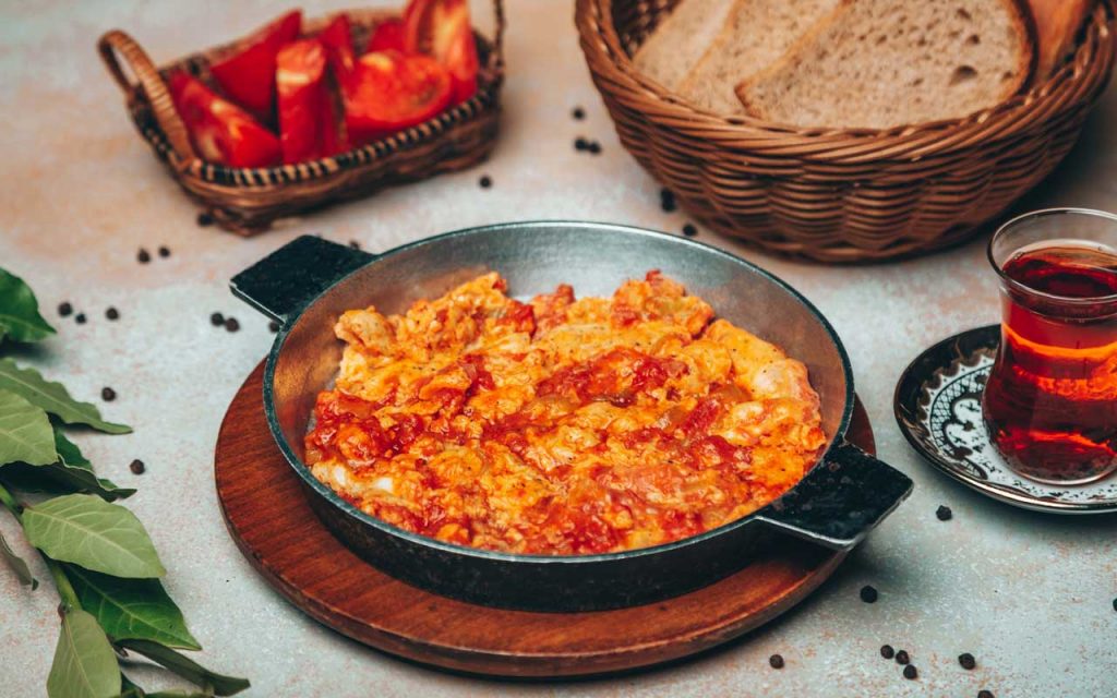 Azerbaijani Food: Pomidor-Yumurta – Eggs and Tomatoes