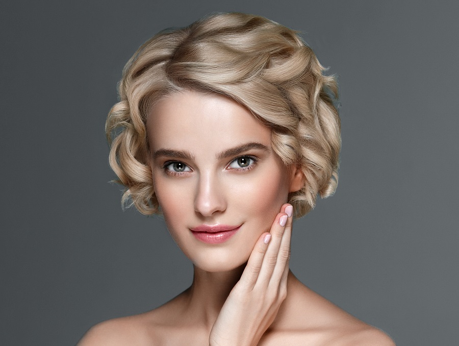short thick blonde bob 