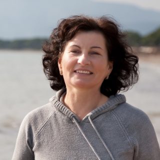 brunette hairstyles for older women