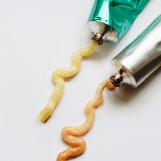Can You Mix Two Hair Colors From the Same Brand?