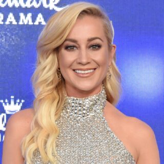country singer with blonde hair- Kellie Pickler