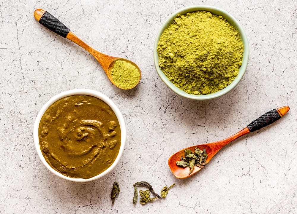 Henna hair dye
