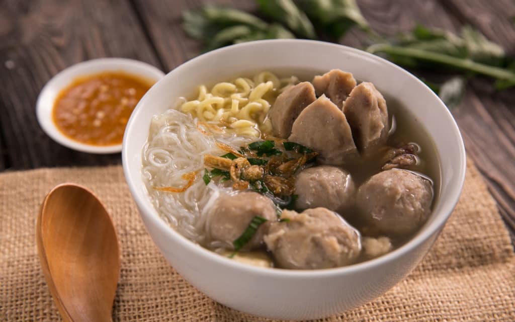 Indonesian Food: Bakso (Meatball Soup)