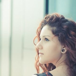 loose curls on medium hair