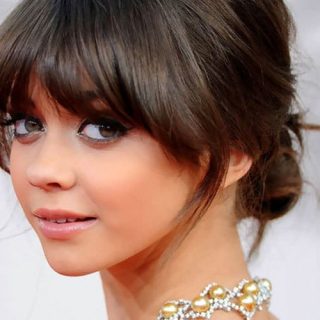 weavy ponytail with bangs