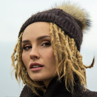 short dreadlock hairstyle for women