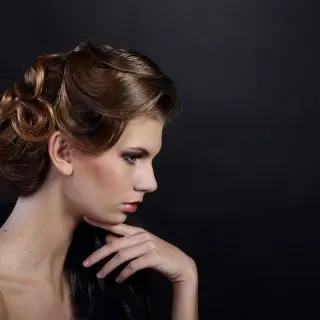 1920s long hairstyle