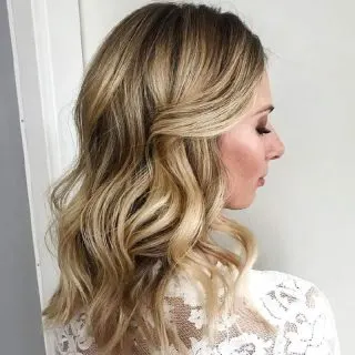beach waves hairstyle