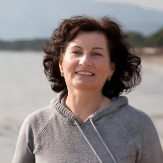 brunette hairstyles for older women