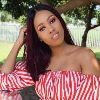 women with burgundy ombre hair