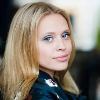 champagne blonde hairstyles for women