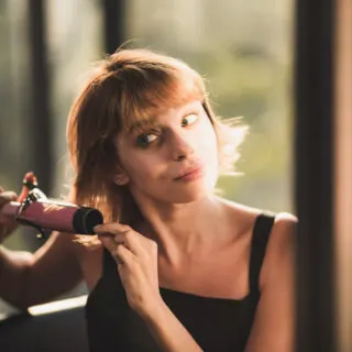 curl short hair with a curling wand