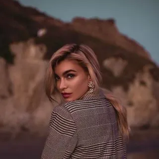 deep side part hairstyle