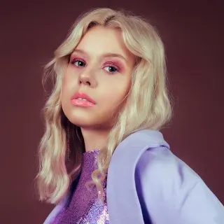 hairstyle for growing out bangs