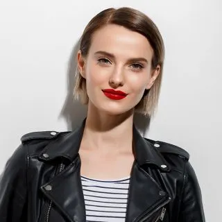 hairstyle for women with big forehead and thin hair