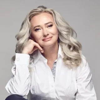 How to Turn Gray Hair to Blonde Naturally