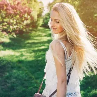 long layered blonde hair