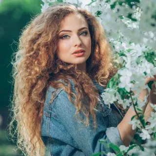 low maintenance haircut for frizzy hair