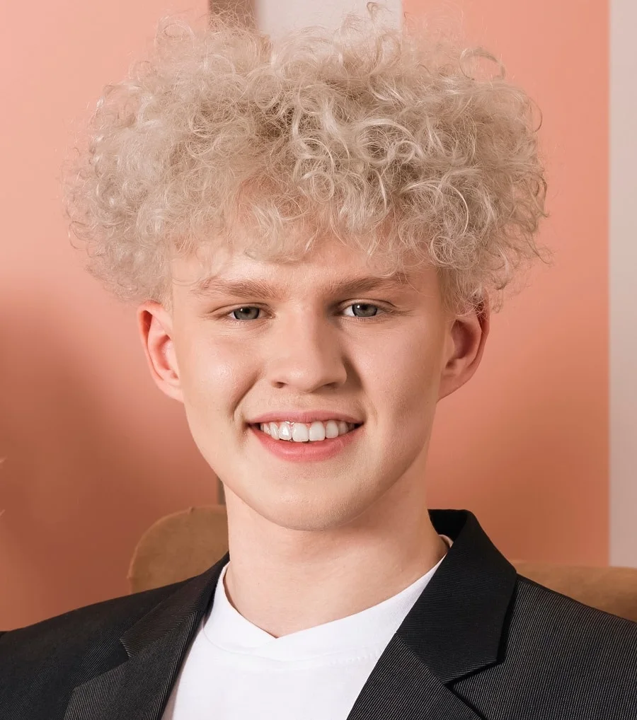 medium fluffy hairstyle for boys
