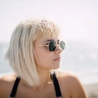 medium layered bob