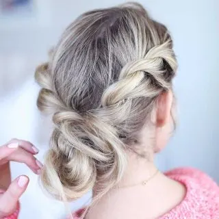 girls favorite messy bun hairstyle