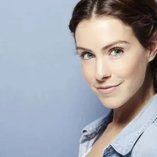 middle part ponytail hairstyles