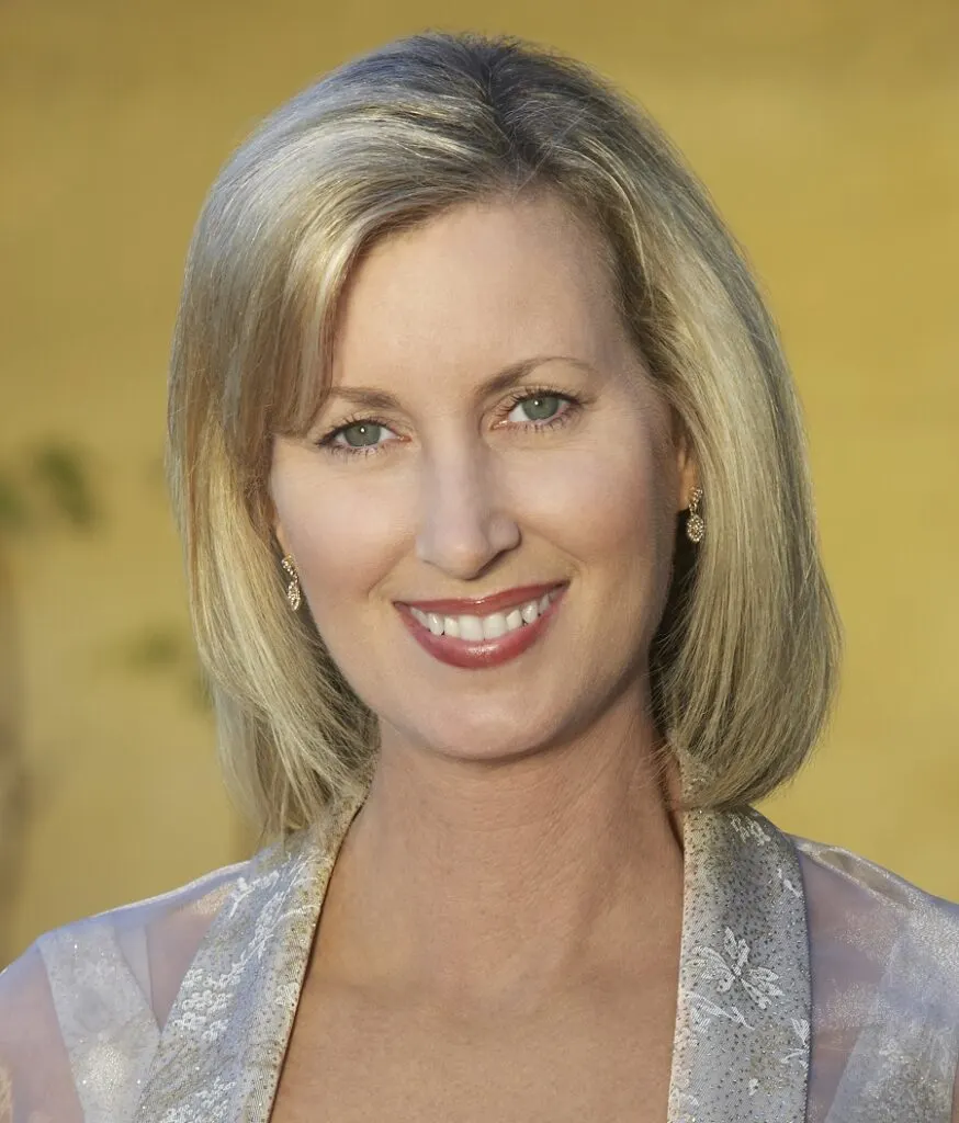mother of groom blonde bob with side bangs