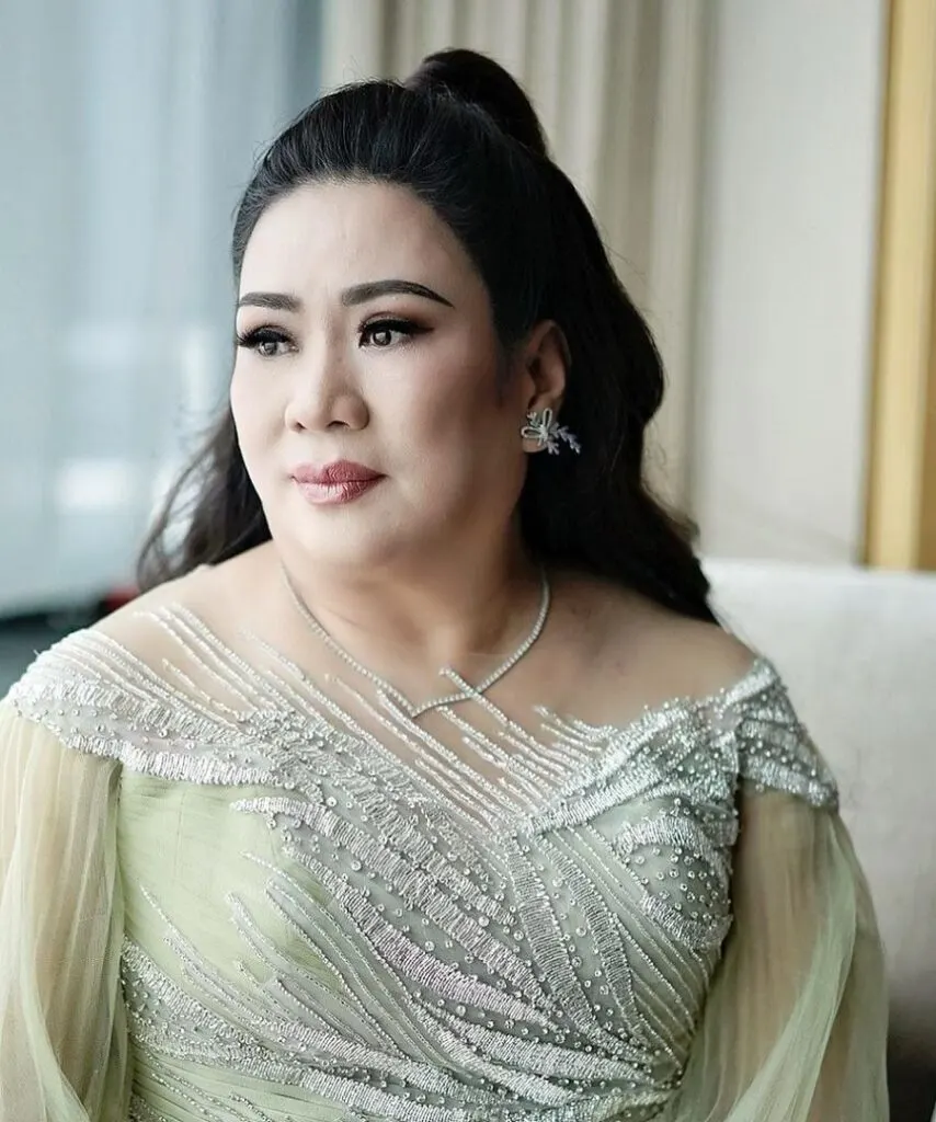 mother of groom hairstyle for long hair
