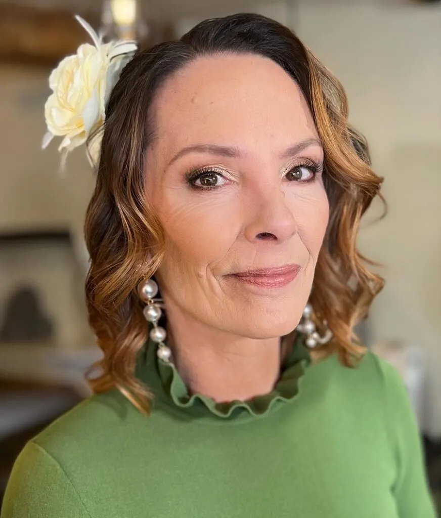 mother of groom with balayage bob