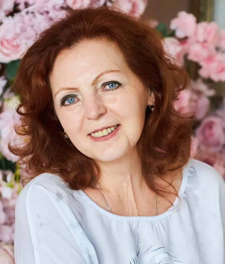 mother of groom with red hair