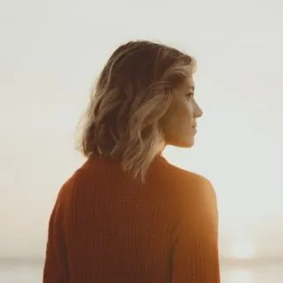 short brown hair with blonde highlights