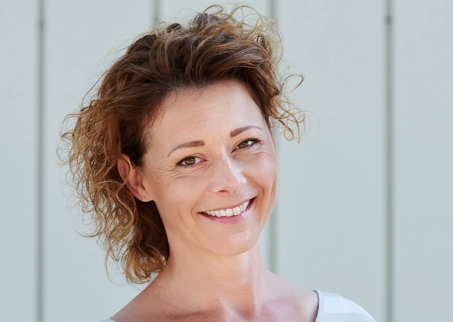 short brunette beach waves for women over 50