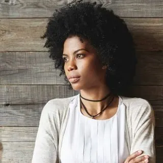 short haircuts for black women with round faces