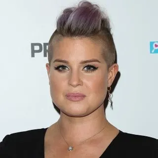 short hairstyle for fat face and double chin