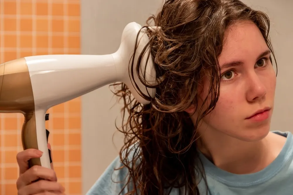 using diffuser on straight hair to create waves