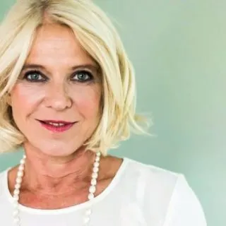 wedge haircuts for over 60